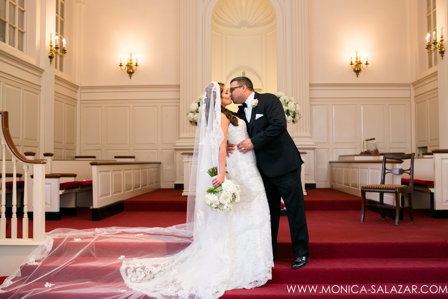 Fort-Worth-wedding-photographer-robert-carr-chapel-tcu-wedding-omni-hotel-wedding-reception-andrew-melinda-by-fort-worth-wedding-photography-monica-salazar-65